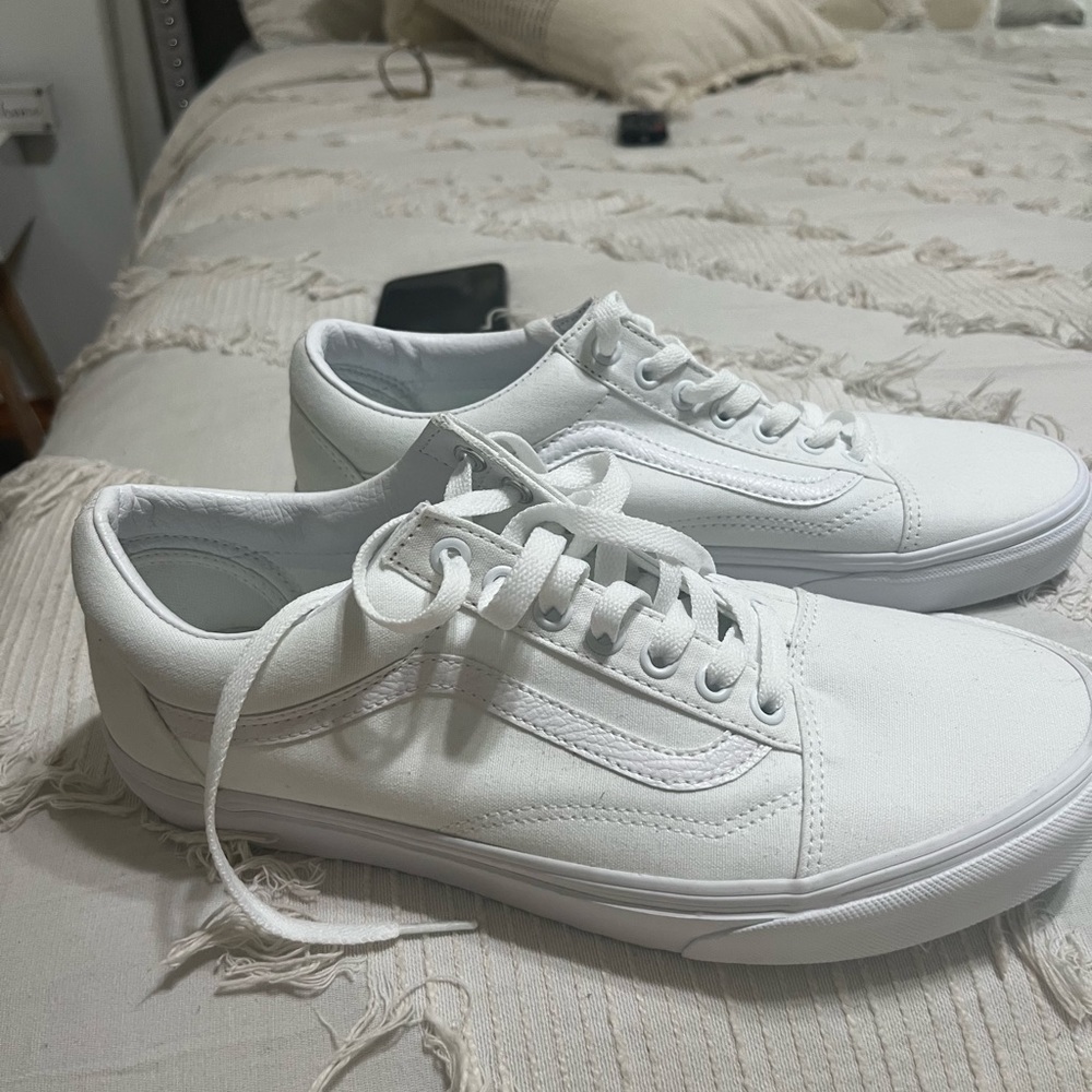 Mens white vans size 9.5 or women 11.5
